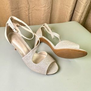 Dream Pairs Silver heels
